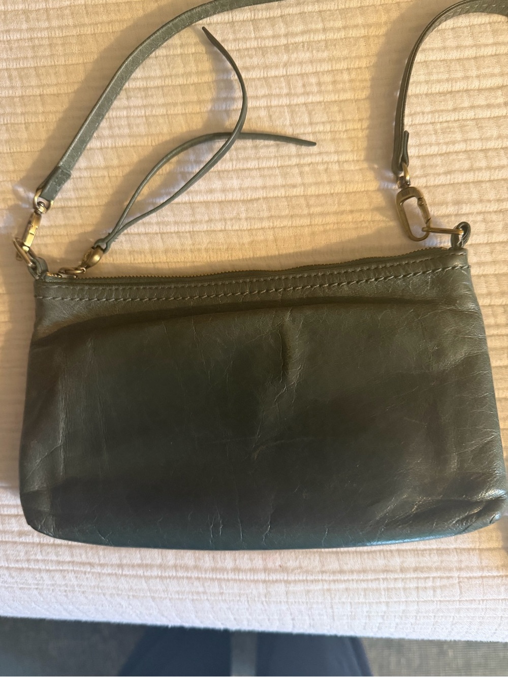 Hobo Darcy Crossbody - Picture 2 of 3
